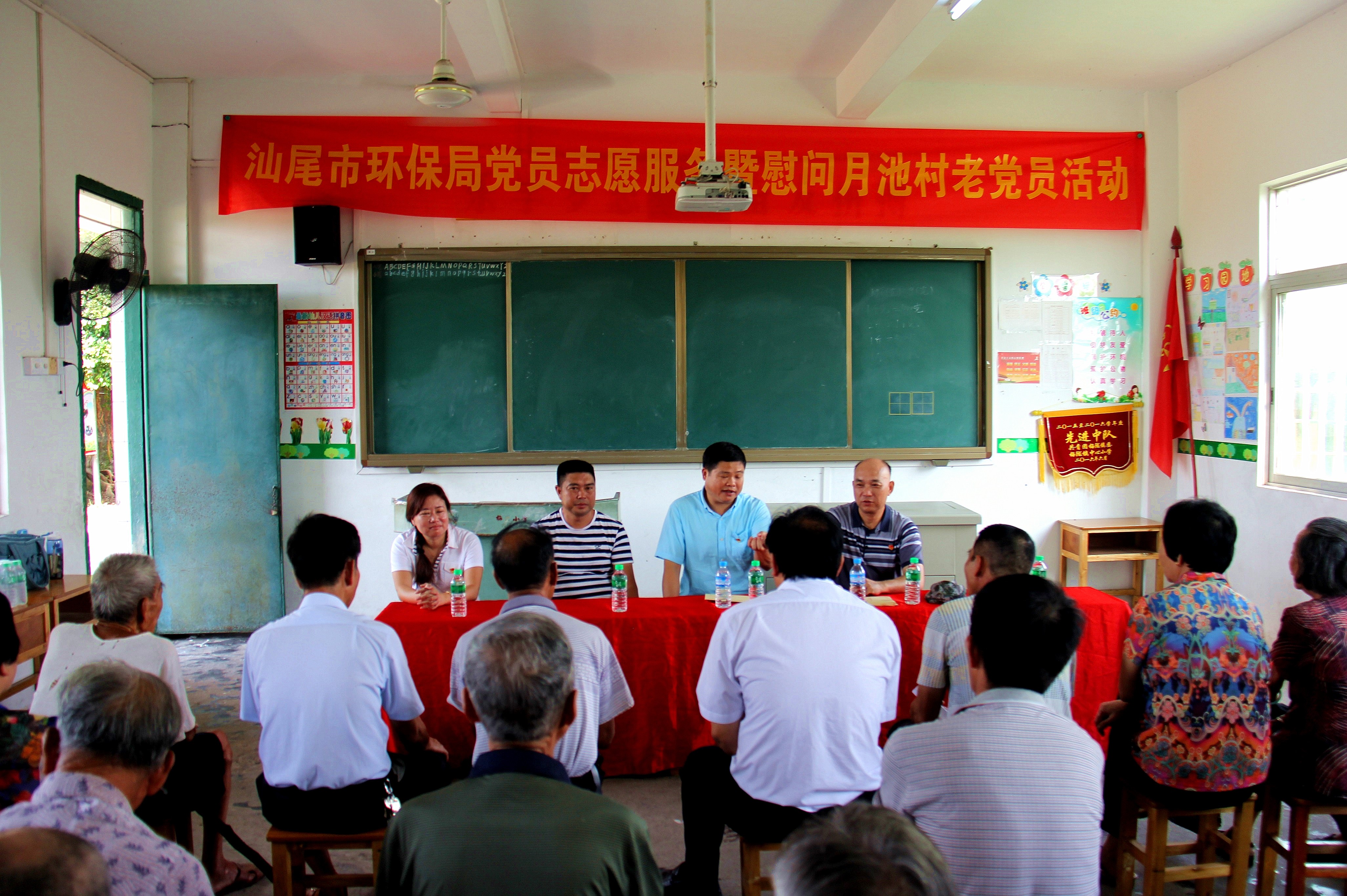 7月22日,1市环保局开展情暖老党员志愿服务活动1_副本_副本.jpg 7月22日,1市环保局开展情暖老党员志愿服务活动1_副本_副本.jpg