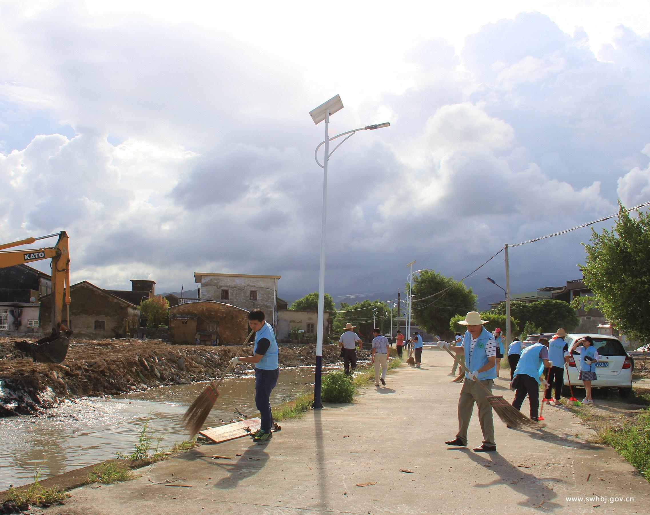 8月28日,助力创文·环保志愿者在行动2_副本.jpg 8月28日,助力创文·环保志愿者在行动2_副本.jpg