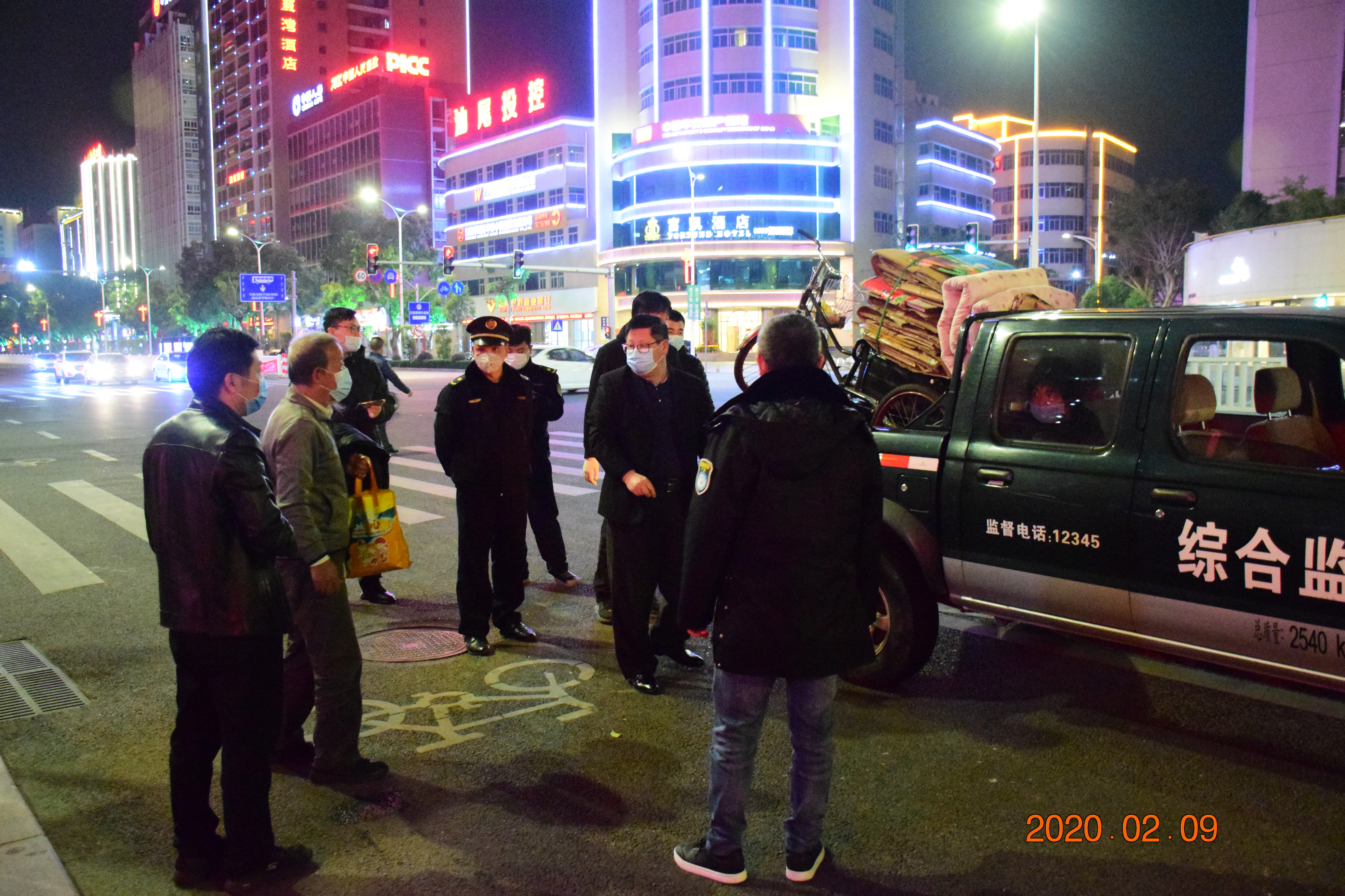 2020年2月9日晚上市民政局、市公安局、市城管执法局、市救助站和城区民政局多部门联合上街巡查11.JPG