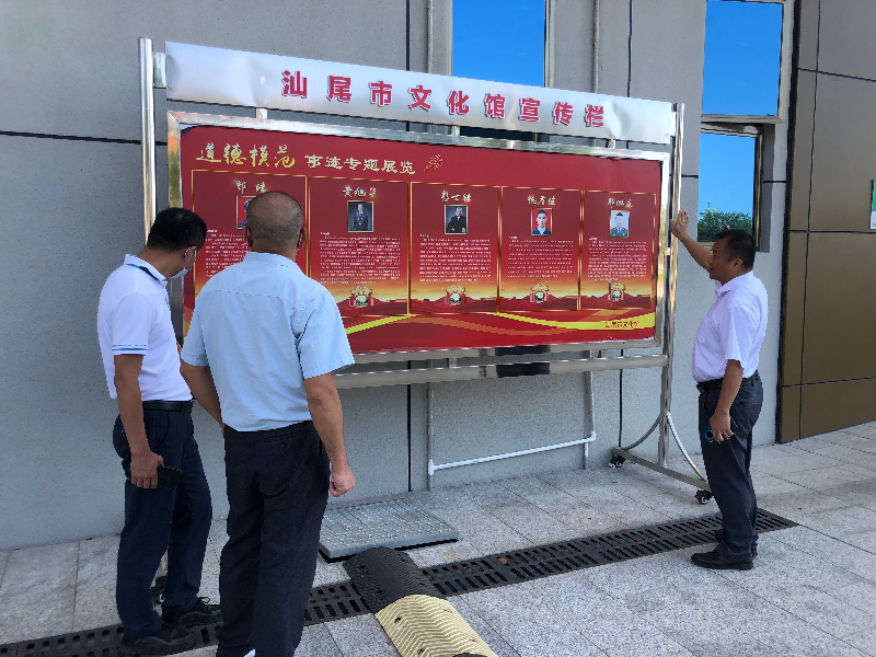 10月14日上午，局党组成员、副局长许为务带领局机关党委办公室干部到市文化馆、市博物馆、市图书馆等单位对宣传载体进行检查717479.jpg