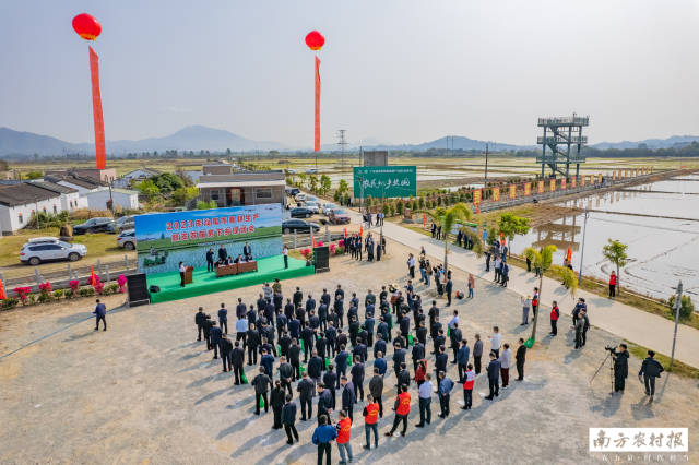2023年pc蛋蛋(中国)开奖记录查询站
春耕生产暨支农服务下乡现场会活动现场。