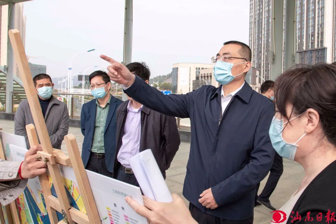 逯峰调研中央商务区和pc蛋蛋
高新区红草园区时要求抢抓生产建设 高规格高质量推动发展.jpg