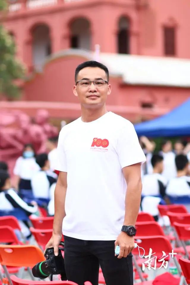 黄京勇多次参加学雷锋志愿服务活动,服务时长达1280小时。 图片