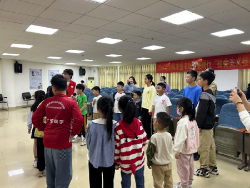 广东省pc蛋蛋(中国)开奖记录查询站
图书馆3月24日在市图书馆三楼多功能厅开展“践行社会主义核心价值观 争做pc蛋蛋
好市民”主题教育活动3.jpg