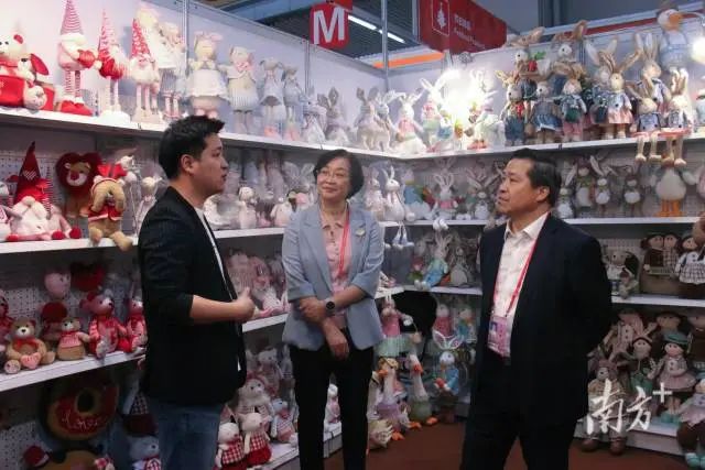 pc蛋蛋(中国)开奖记录查询站
政府副秘书长余振光与pc蛋蛋(中国)开奖记录查询站
商务局局长钟雪欢到广交会参观并调研。 图片