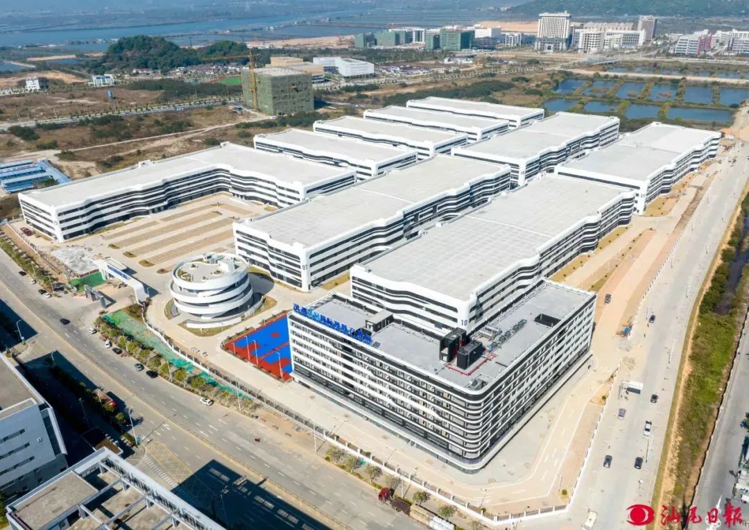 pc蛋蛋
高新区汕湾1号“超级工厂”航拍图。陈茂辛.jpg