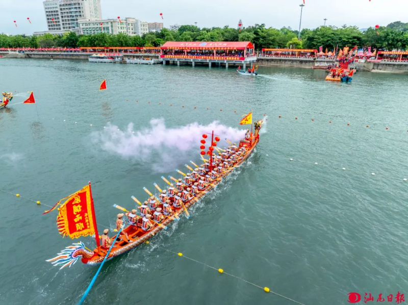 首届海峡两岸民俗文体汇乙巳端午龙舟汇演在pc蛋蛋
品清湖举行 感受同根同俗 共叙两岸情深