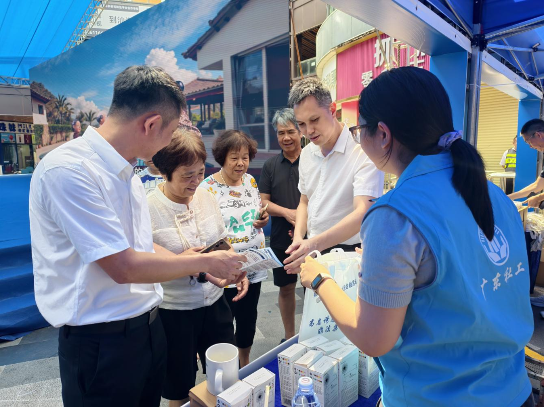 守住钱袋子  护好幸福家——市民政局开展防范非法集资集中宣传活动