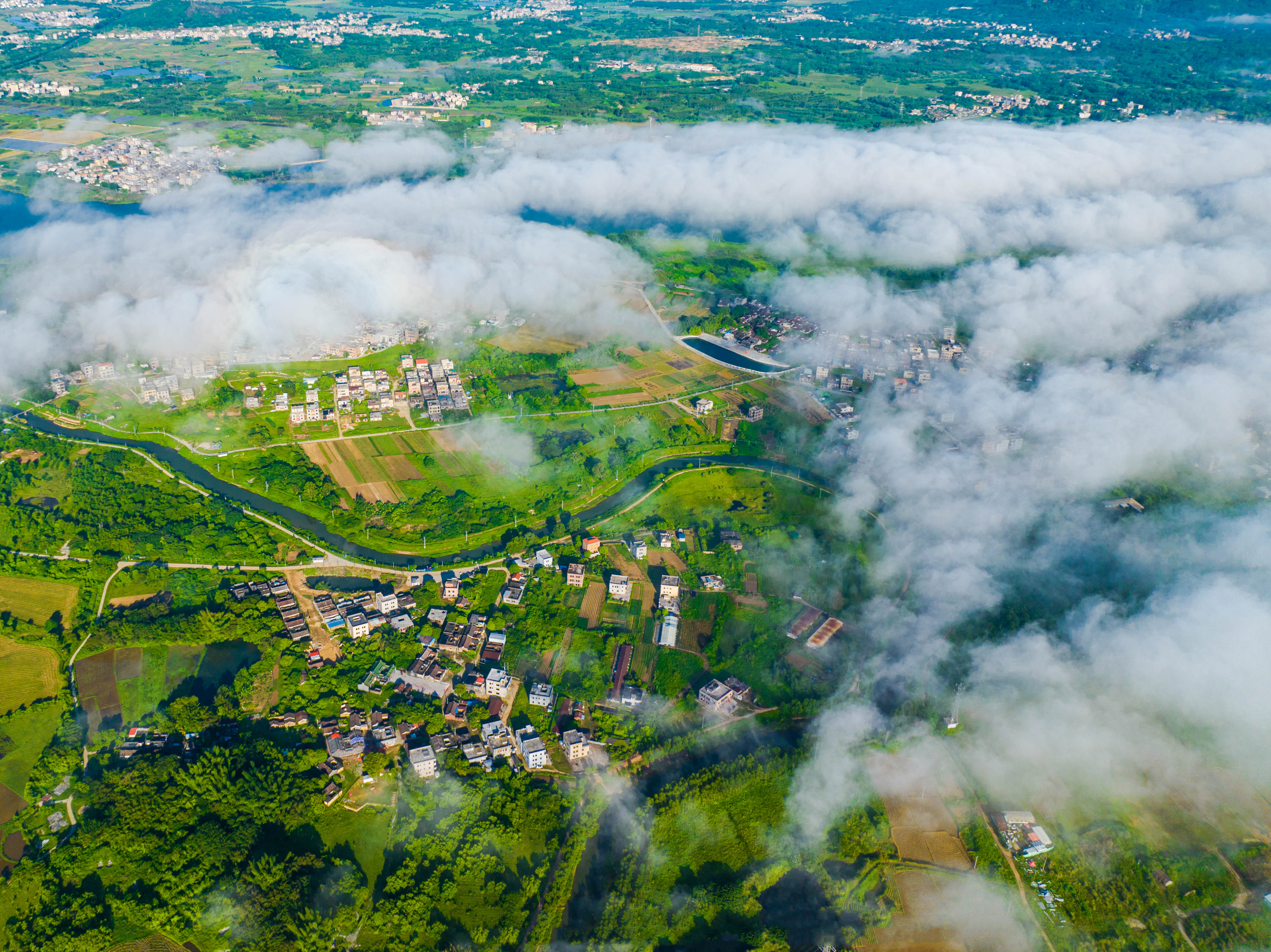 《浮光掠影:云端之上的田园牧歌》——陈一瑭13751939865拍于河东202411 (3).jpg