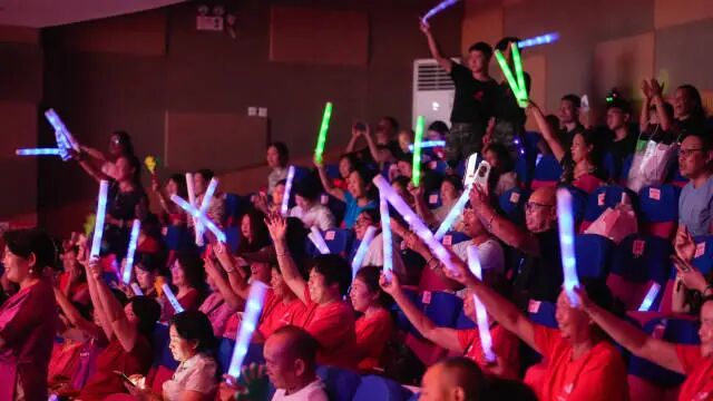 音乐欢聚即将开启。 音乐欢聚即将开启。