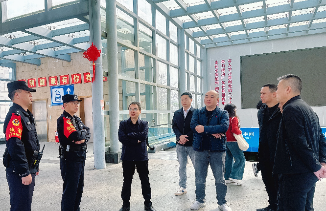 市交通运输局局长肖瞻带队检查春运工作