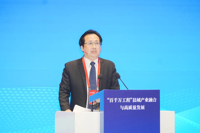 广东省委农办主任，省农业农村厅党组书记、厅长刘棕会主持“富民兴村发展特色种养”专题研讨。谭家富 摄