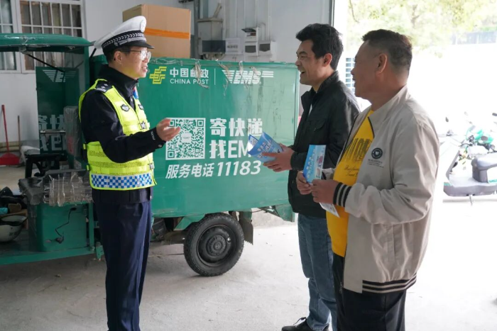 进企业、敲警钟、抓落实！pc蛋蛋
公安交管部门严抓三轮摩托车交通秩序管理