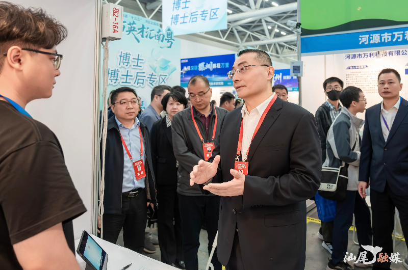 逯峰参加“百万英才汇南粤”春季大型综合招聘会并走访调研pc蛋蛋
展区和招聘企业<br/>敞开怀抱招才引智    厚植海陆丰革命老区振兴发展人才支撑