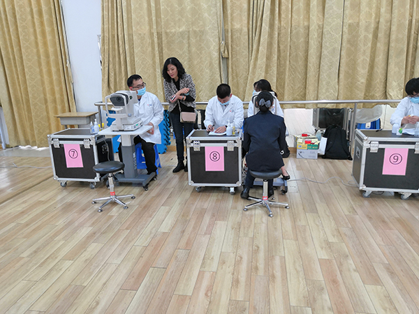 1546001350661905.jpg wf54in977us林志祥_国家抽查组在广州旅游商务职业学院现场检查近视筛查情况.jpg